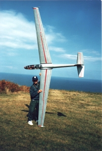 Vicente con el Blanik aeromodelo  que el mismo diseño y monto 406cm